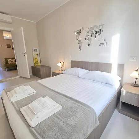 Courtyard & Balconies Côme