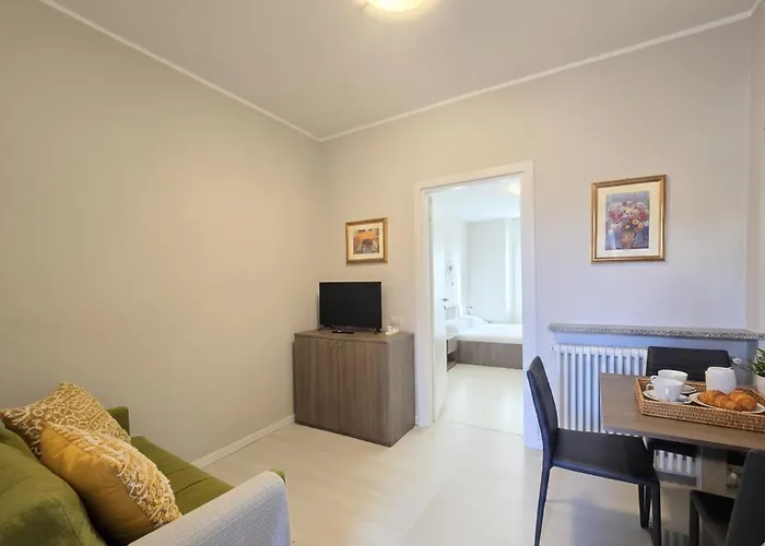 Courtyard & Balconies Apartment Como