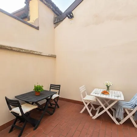 公寓 Courtyard & Balconies