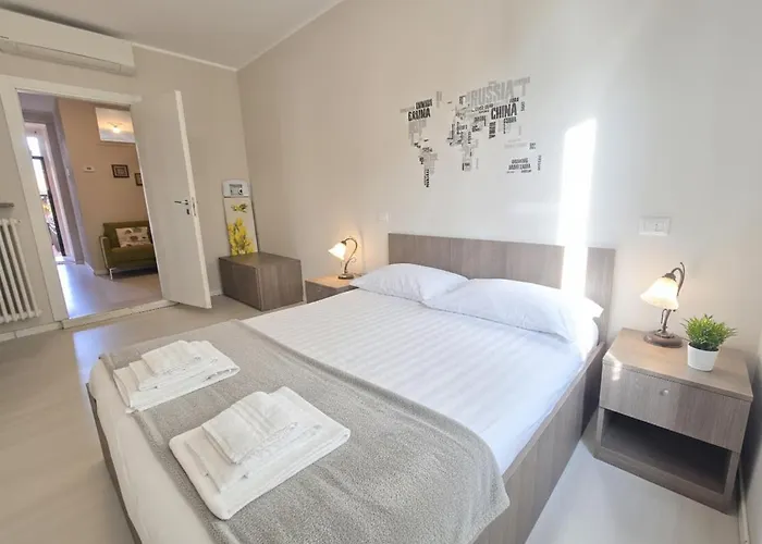 Courtyard & Balconies Como